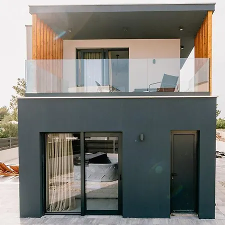 Casa Domina Villa *